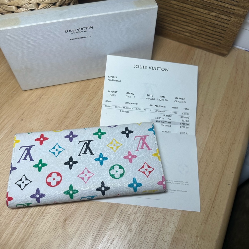 Louis Vuitton - Picture 2 of 7
